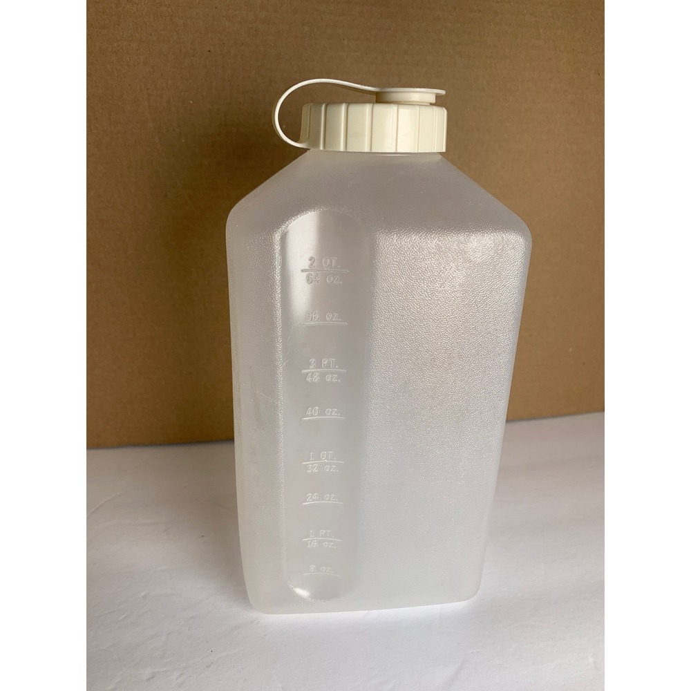 Rubbermaid 2 Quart Plastic Juice Pitcher Translucent Carafe‎ with Flip Top Lid